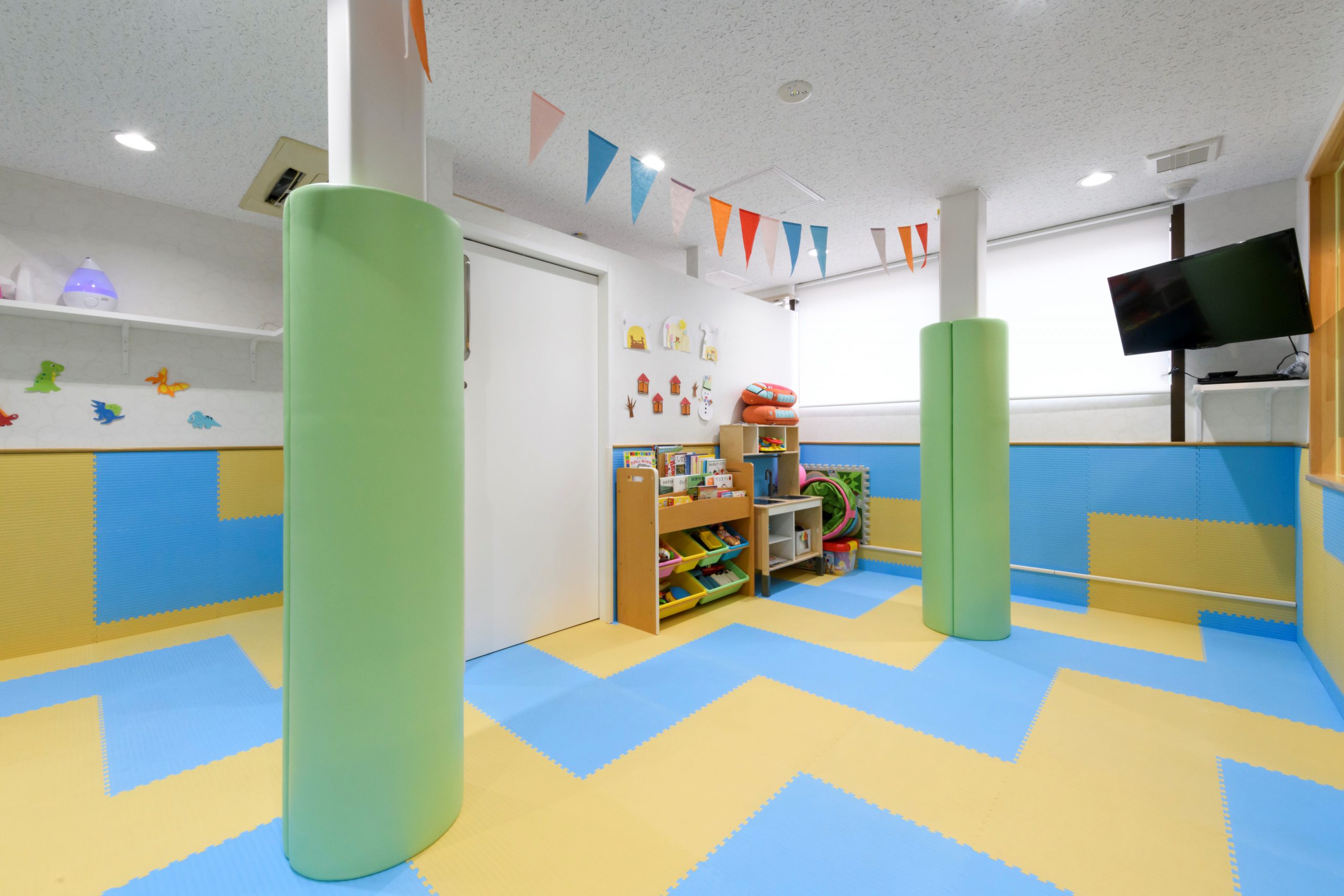 駅ナカで子連れテレワークができる Zxy ジザイ 和泉多摩川 サテライトオフィスサービス Zxy