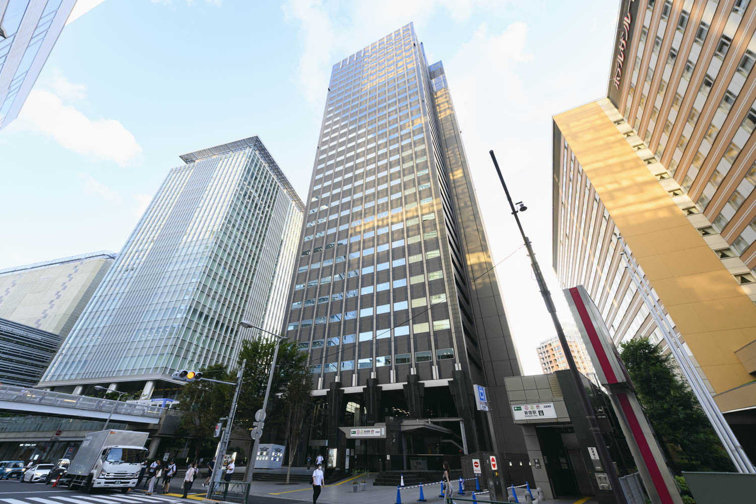 ZXY［ジザイ］新宿南口2 | サテライトオフィスサービス | テレワークに